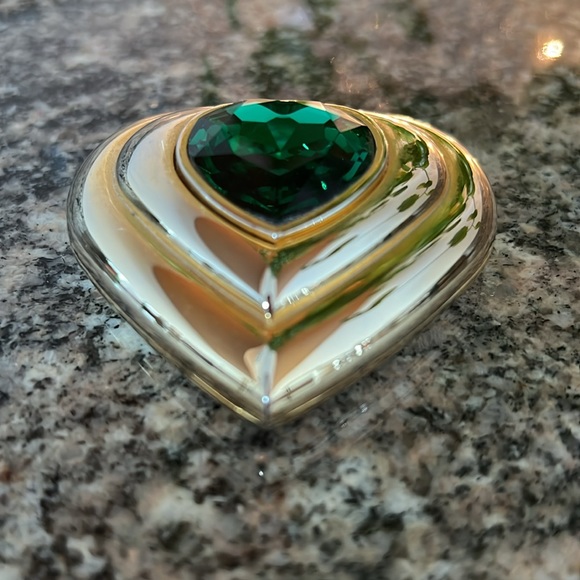 Yves Saint Laurent Gold Heart Shaped Compact - Picture 2 of 8